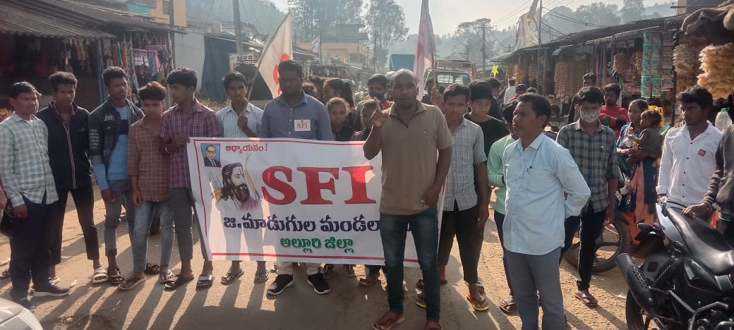 ప్రిన్సిపల్‌ బాధ్యతారాహిత్యం వల్లే  గిరిజన ఆశ్రమ విద్యార్థి మృతి