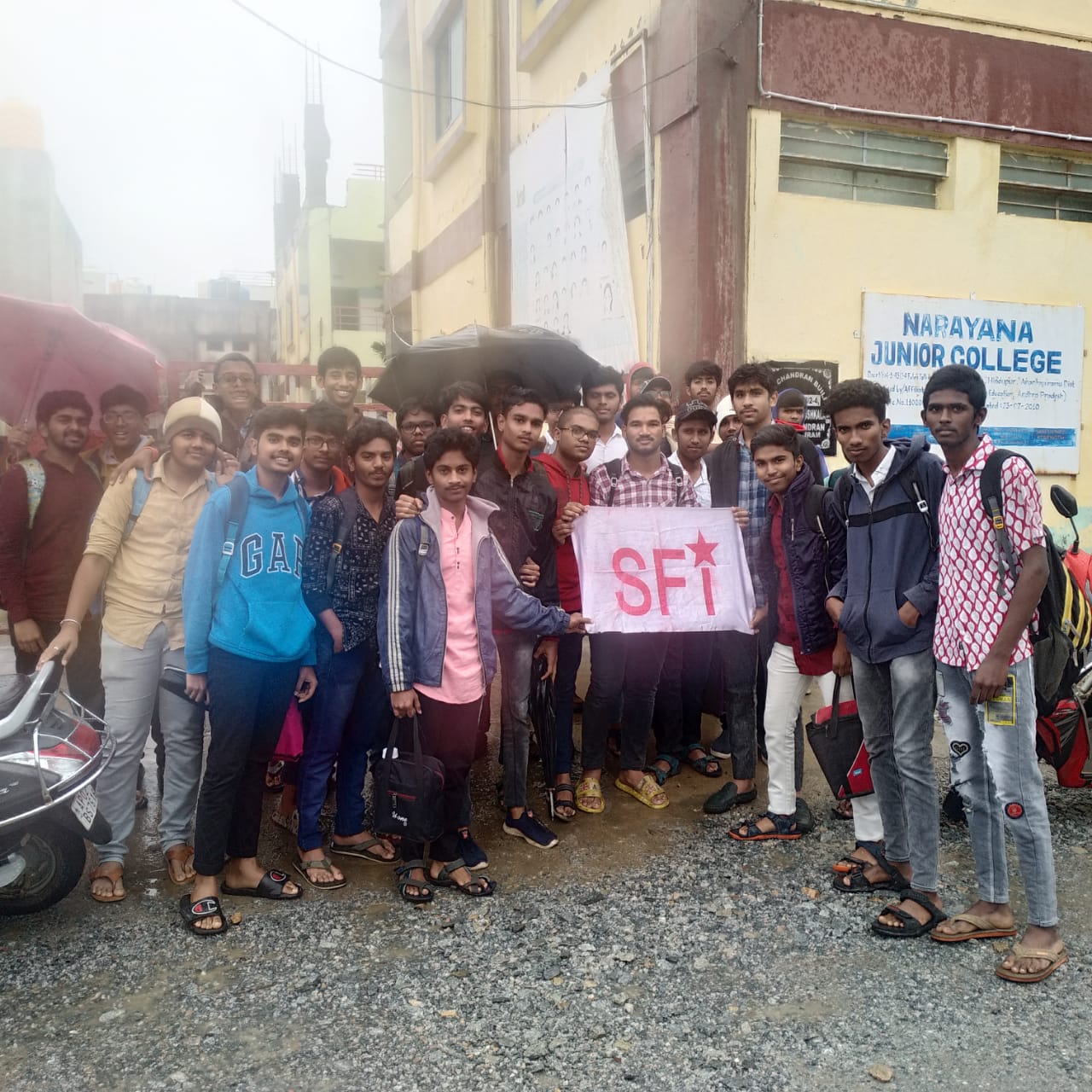 సెలవురోజుల్లో పాఠశాలలు నిర్వహించిన వారిపై చర్యలు తీసుకోండి : ఎస్‌ఎఫ్‌ఐ