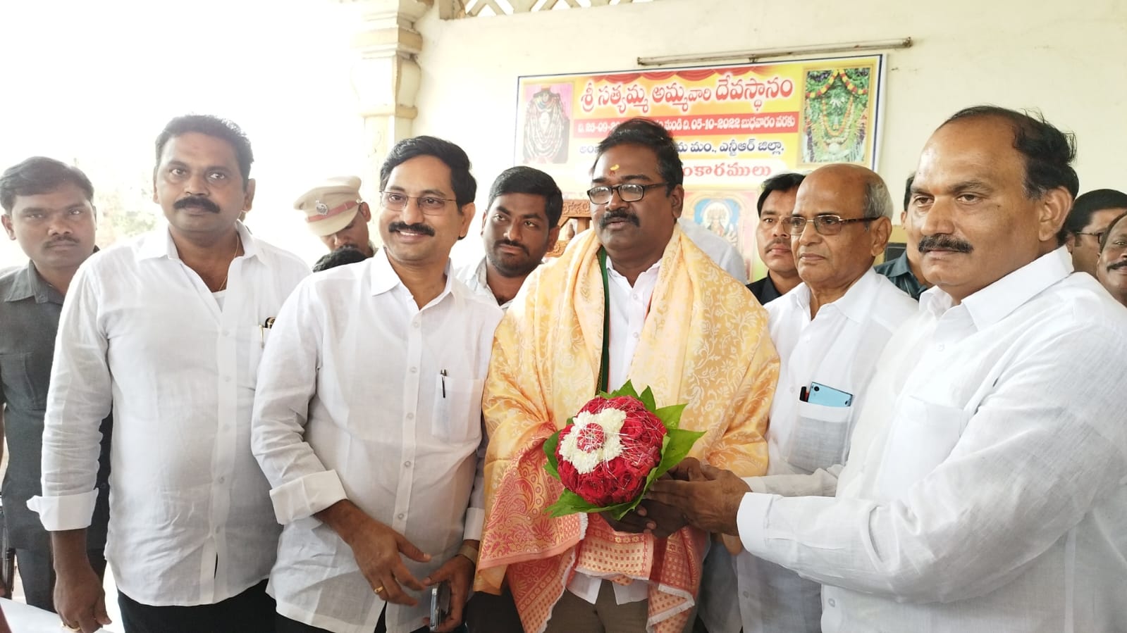 సత్యమ్మను దర్శించుకున్న తెలంగాణ మంత్రి