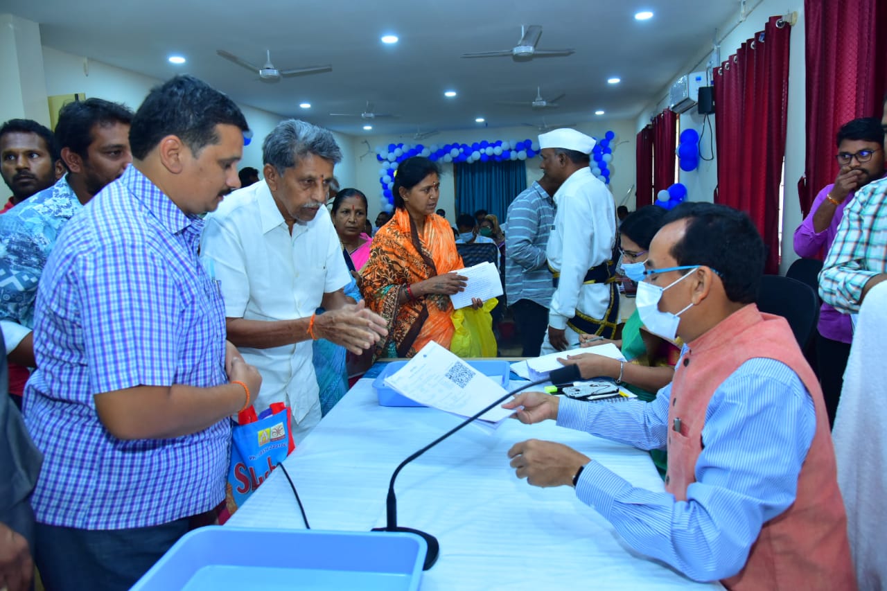 స్పందనపై నిర్లక్ష్యం వద్దు