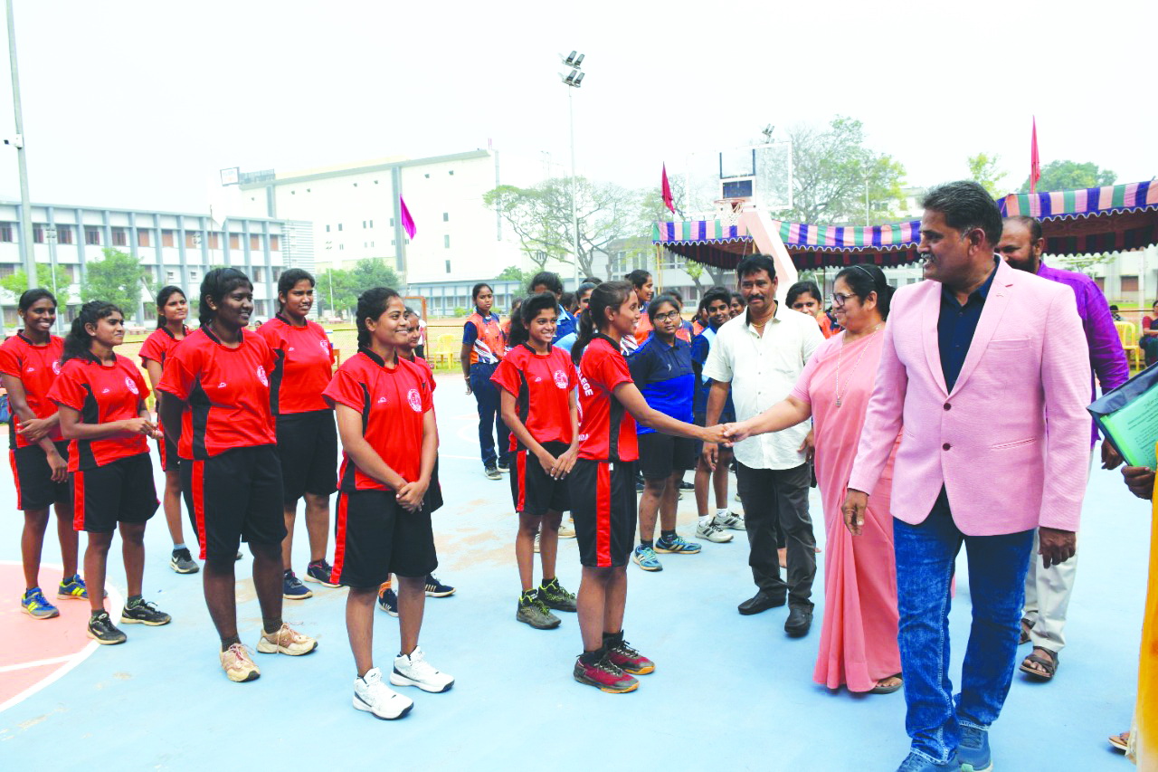 కృష్ణా వర్సిటీ అంతర్‌ విశ్వవిద్యాలయాల బాస్కెటబాల్‌ పోటీలు ప్రారంభం