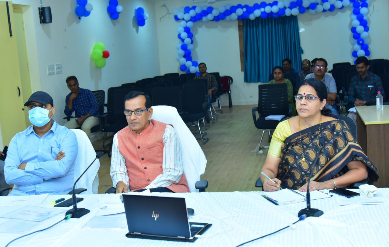 వేగవంతంగా రీ సర్వే పనులు : కలెక్టర్‌