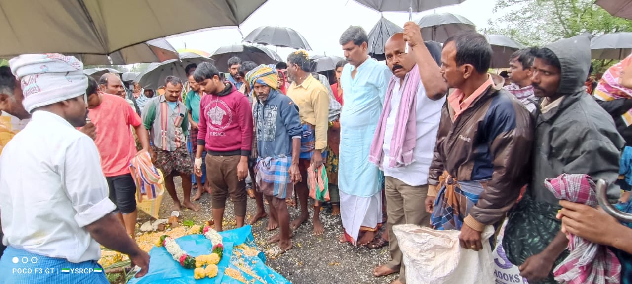 తుమ్మలకుంట్లపల్లి, బసవప్పగారిపల్లిలో పర్యటన