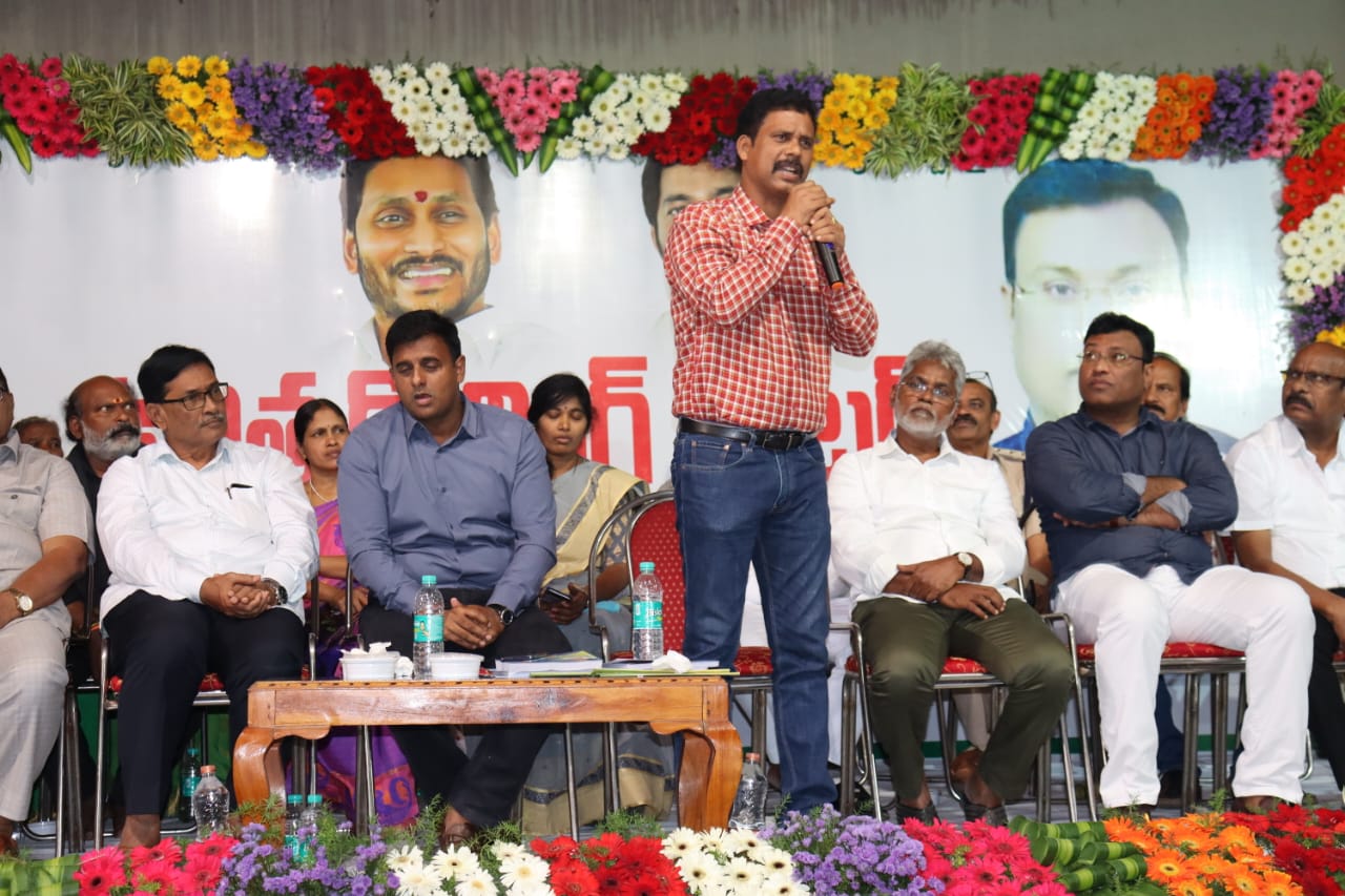 యువత ఉద్యోగాలు పొంది ఉన్నత స్థాయికి రావాలి: కలెక్టర్‌