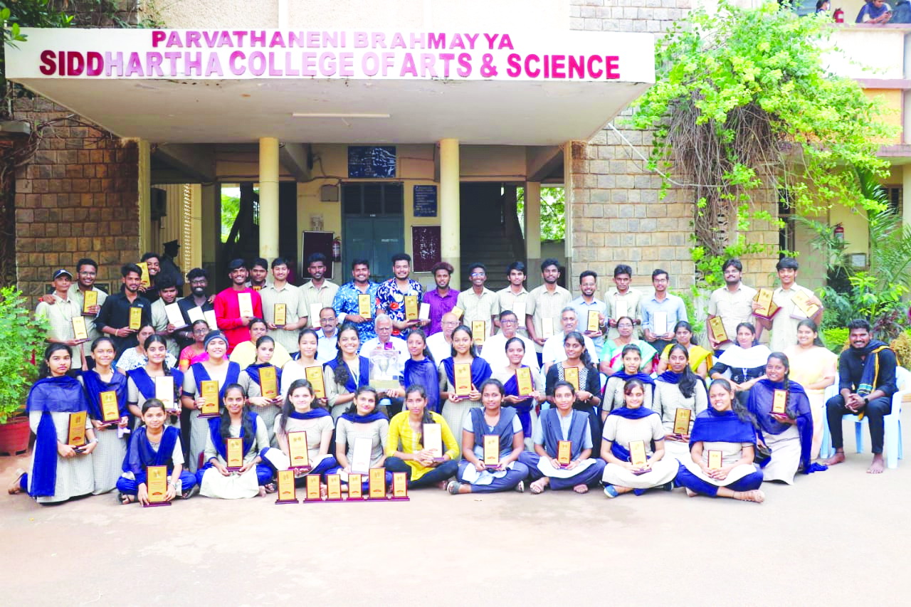 కృష్ణా యువజనోత్సవాల్లో పీబీ సిద్ధార్థ విద్యార్థుల ప్రతిభ