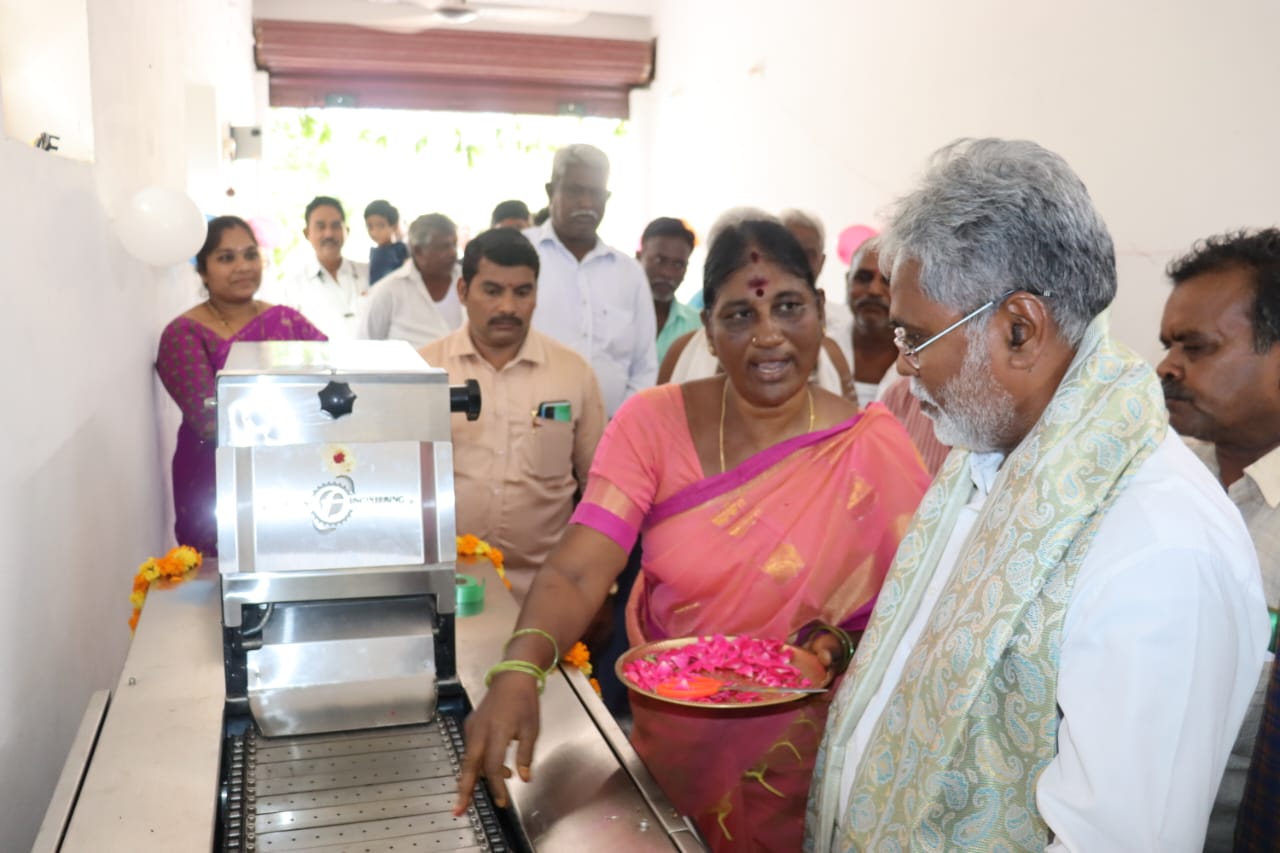 మహిళలు ఆర్ధికంగా ఎదగాలి : ఎమ్మెల్యే