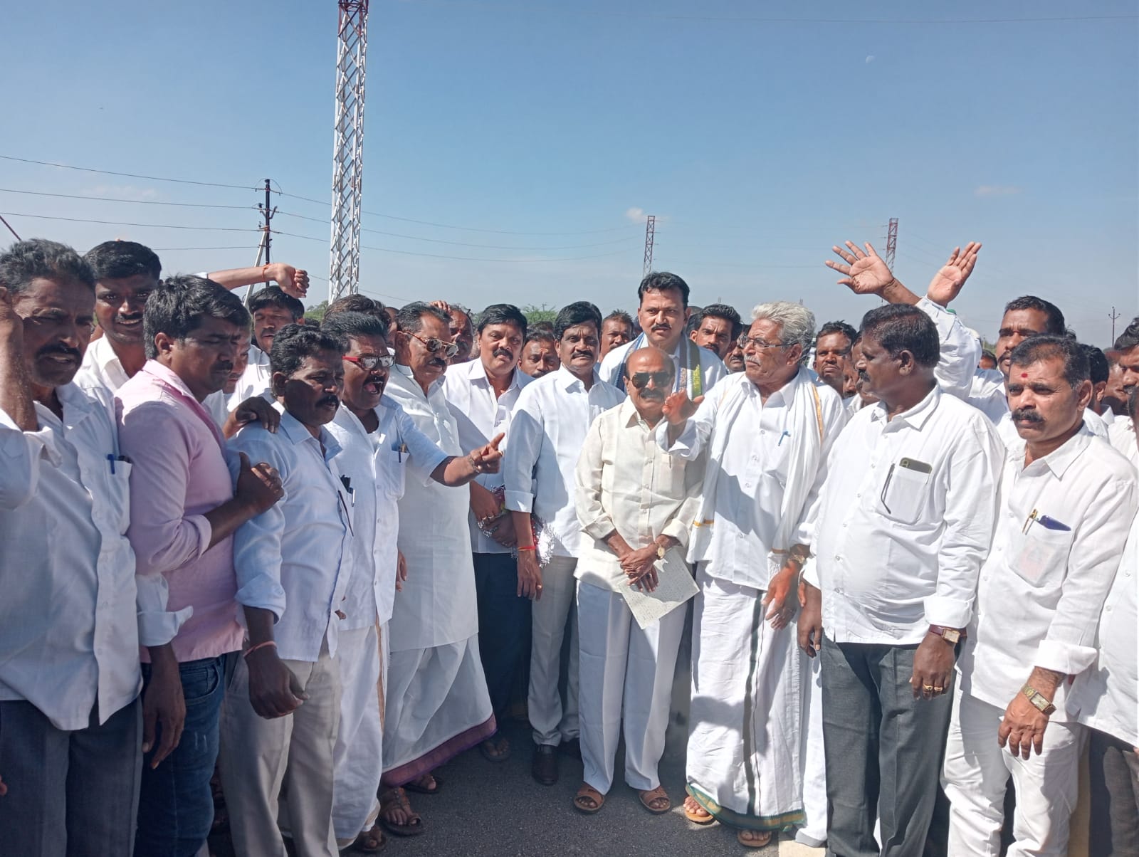 మంత్రి పెద్దిరెడ్డి ఎదుట నిరసనగళం