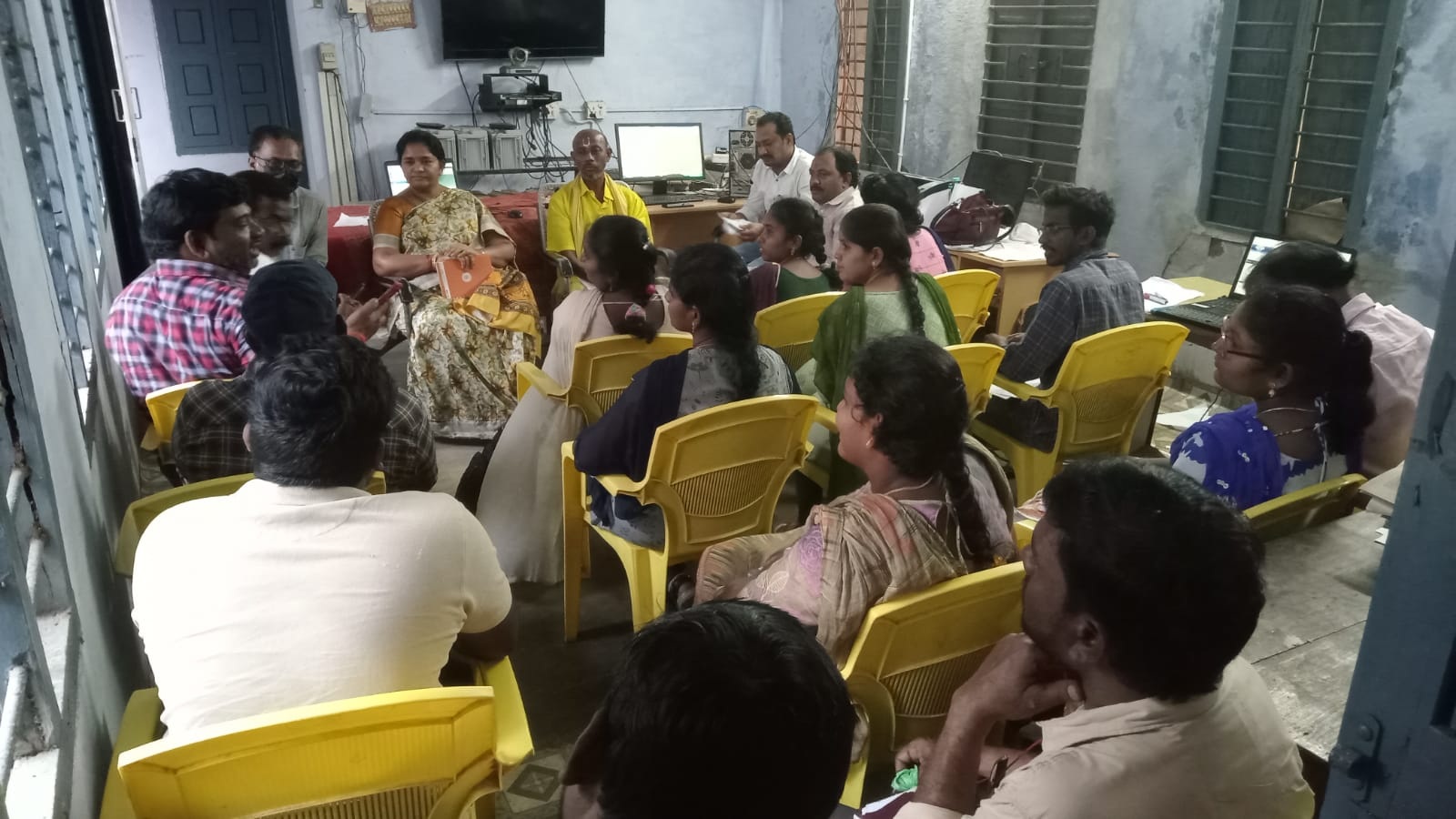 కొనుగోలు కేంద్రంలో ధాన్యానికి గిట్టుబాటు ధర