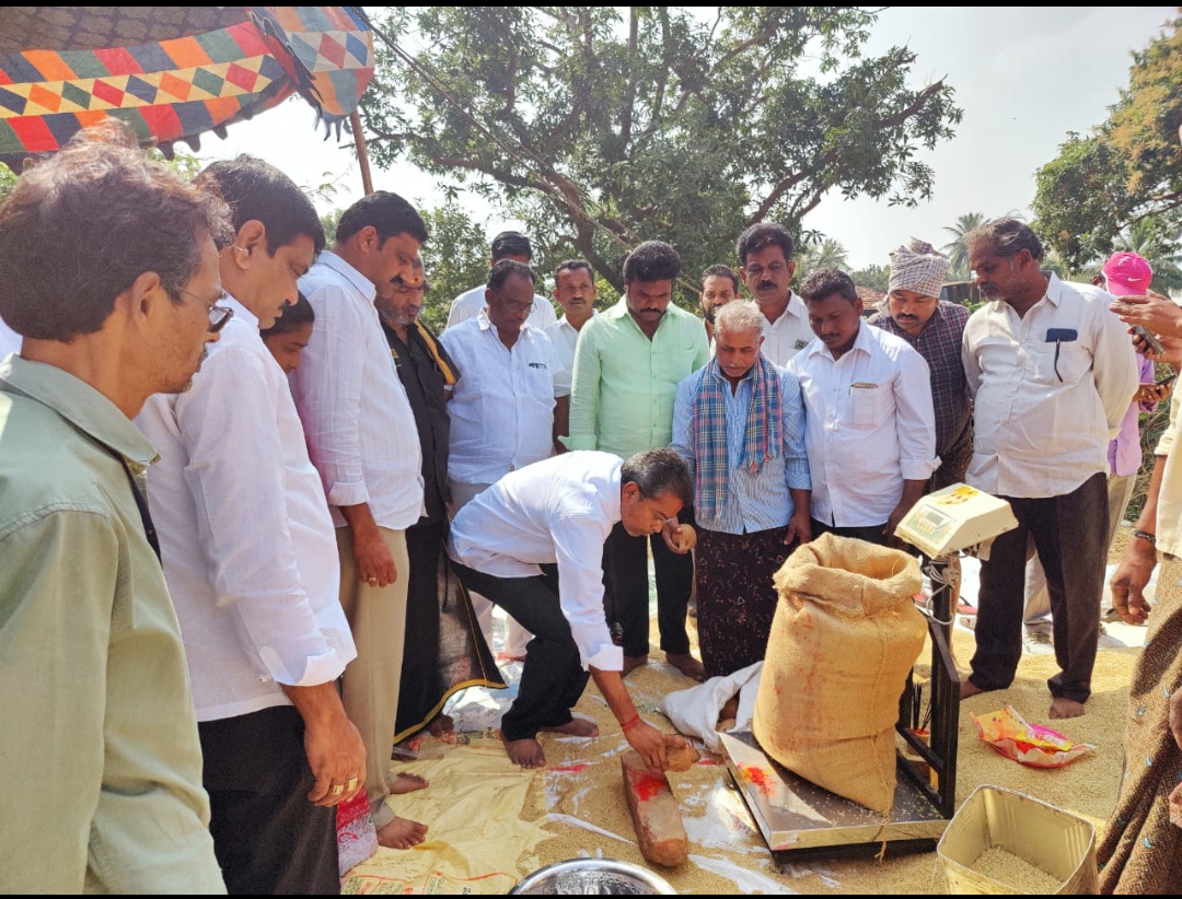 రైతులు దళారులను ఆశ్రయించి మోసపోవద్దు : ఎమ్మెల్యే
