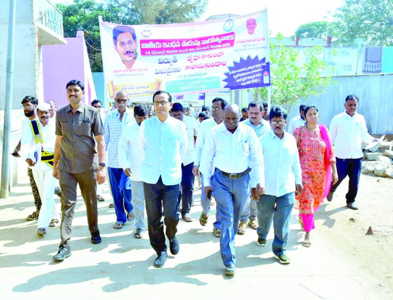   ర్యాలీలో పాల్గొన్న కలెక్టర్‌ బసంత్‌కుమార్‌, అధికారులు