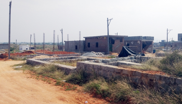 జగనన్న గృహాలు పూర్తయ్యేదెన్నడో?