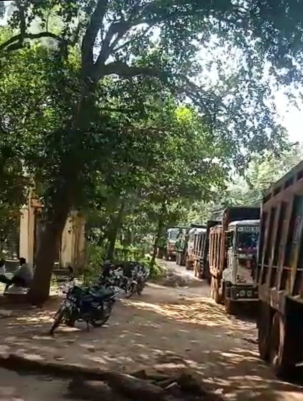 శృతిమించుతున్న మట్టిమాఫియా