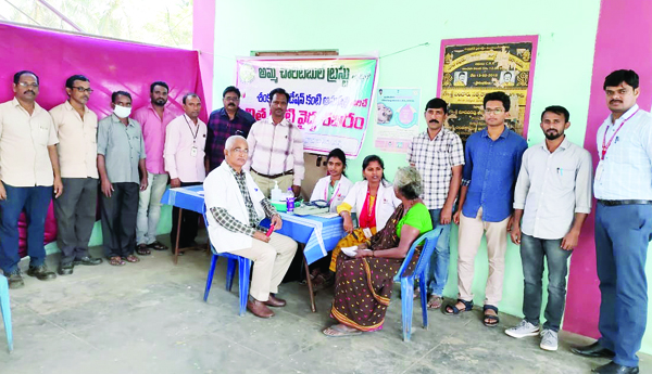 ఉచిత మెగా కంటి వైద్య శిబిరానికి స్పందన