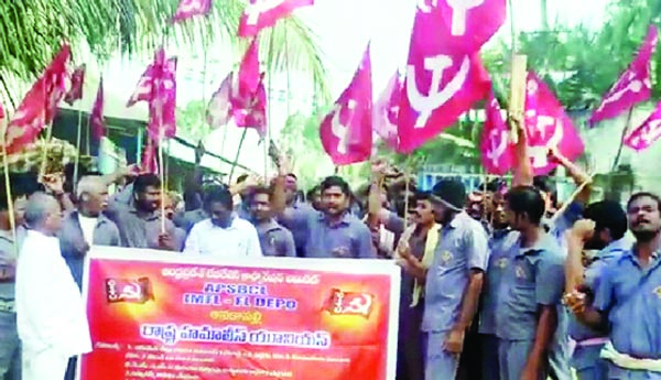 బేవరేజెస్‌ హమాలీల కూలి రేట్లు పెంచాలి