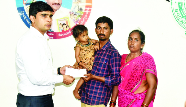 13 మందికి ఆర్థిక సహాయం