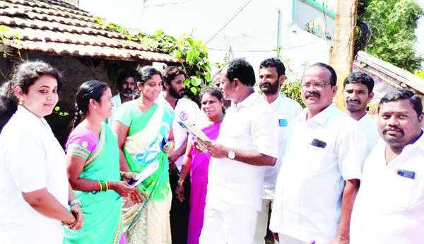 ప్రజలకు సంక్షేమ, అభివృద్ధి ఫలాలు