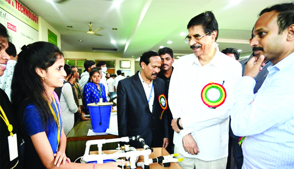 సాంకేతిక పరిజ్ఞానాన్ని సద్వినియోగం చేసుకోవాలి