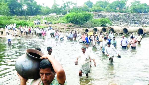 అంతిమ సంస్కారాలకు అవస్థలు