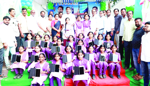 కార్పొరేట్‌ స్కూళ్లకు ధీటుగా ప్రభుత్వ పాఠశాలలు
