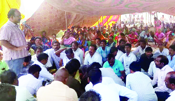 నేవీ నిర్వాసితుల సమస్యలపై నిర్లక్ష్యం తగదు