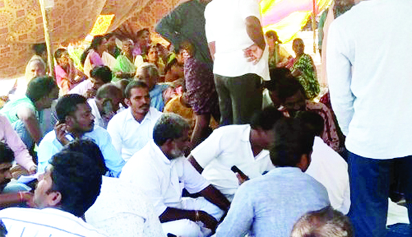 నేవీ నిర్వాసితుల సమస్యలపై ప్రభుత్వాలు స్పందించాలి