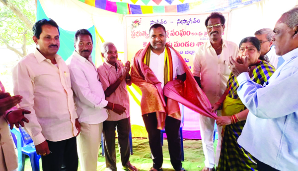 పెన్షనర్ల సమస్యలను పరిష్కరించాలి