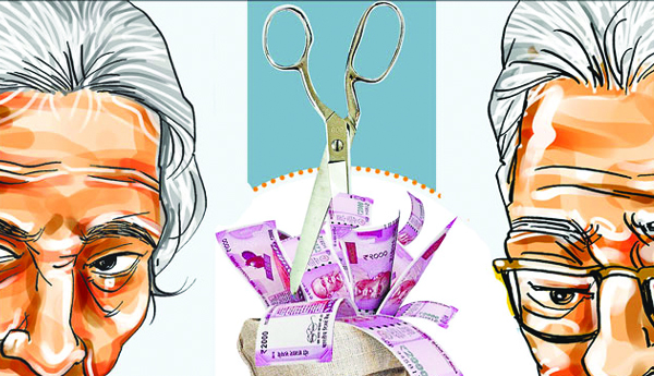 సామాజిక పింఛన్లకు కత్తెర