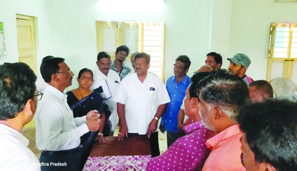 తూతూ మంత్రంగా నిర్వాసితుల సమావేశం