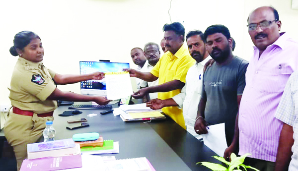 మాచర్ల దోషులపై చర్యలు తీసుకోవాలని వినతి