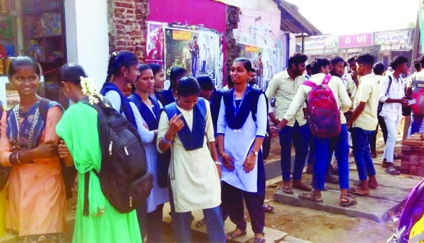 బస్సుల్లేక అవస్థలు