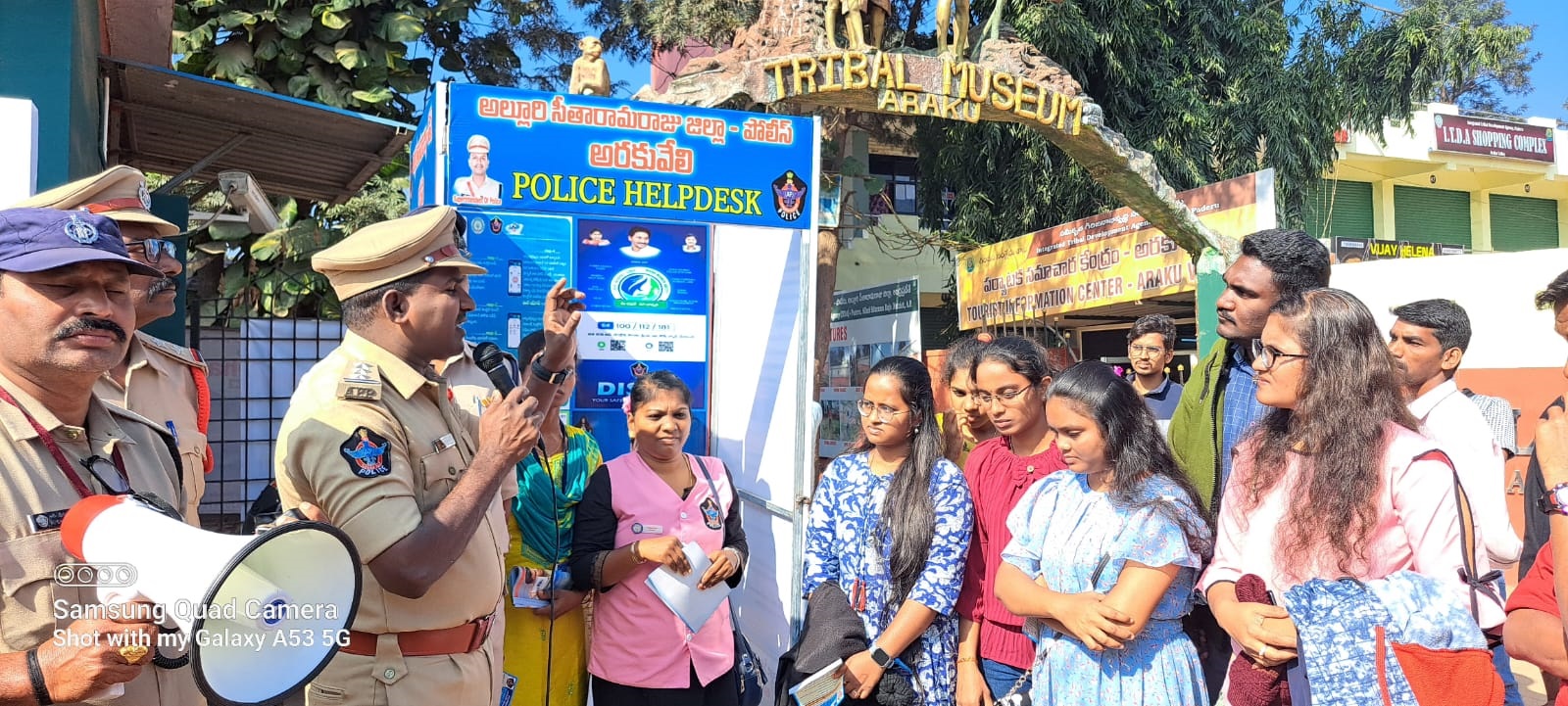  పర్యాటక కేంద్రాల్లో పోలీసుల ప్రత్యేక హెల్ప్‌డెస్క్‌