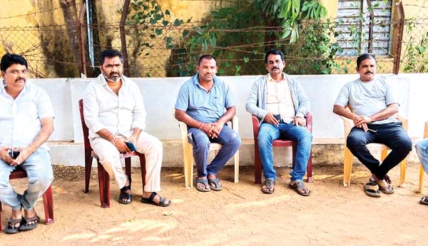 పలు పార్టీల నేతల అరెస్టు