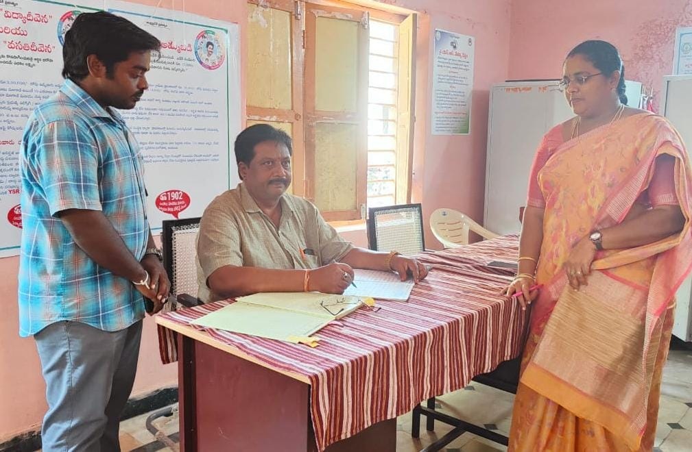 సచివాలయ వ్యవస్థ పటిష్టతకు కృషి