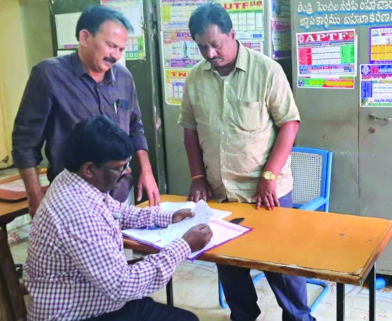 ు.స్పెషల్‌ ఆఫీసర్‌ ఆకస్మిక తనిఖీలు