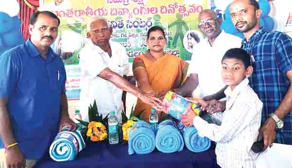 విభిన్న ప్రతిభా వంతులు వినియోగించుకోవాలి