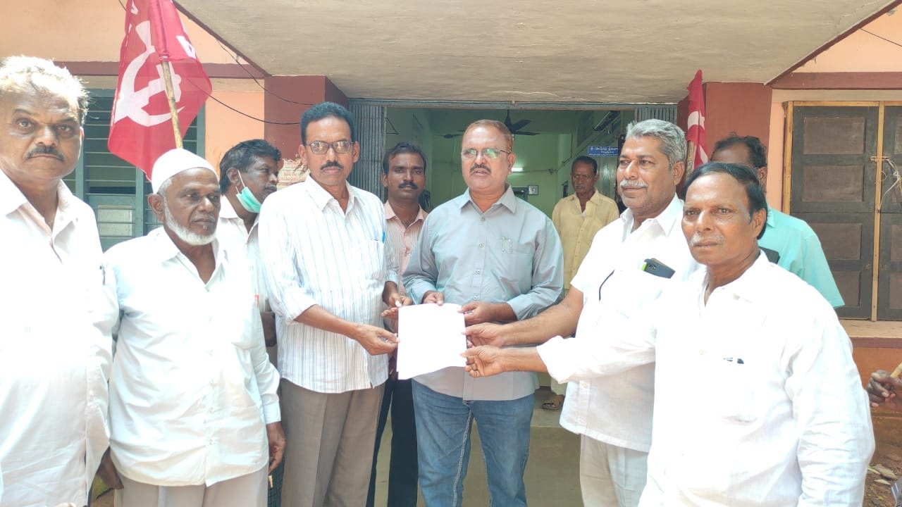 పింఛన్లు రద్దు విరమించుకోవాలి