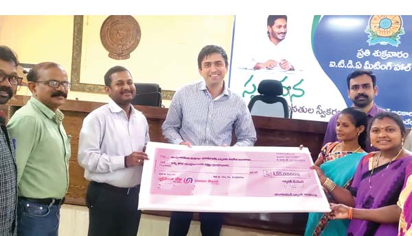 మహిళా సాధికారతే లక్ష్యం : కలెక్టర్‌