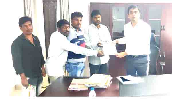 గిరిజనులకు ఆధార్‌, ఓటు హక్కు కల్పించండి