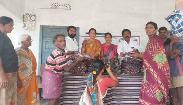 donations-to-old-age-persons