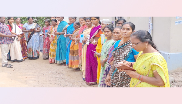 Dwakra-women-are-not-biometric