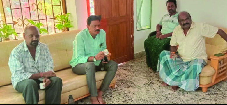 మృతుని కుటుంబానికి పరామర్శ