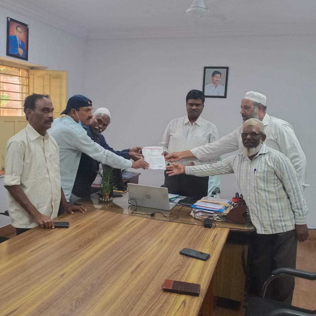 ఈద్గా స్థలం కోసం ముస్లిముల వినతి