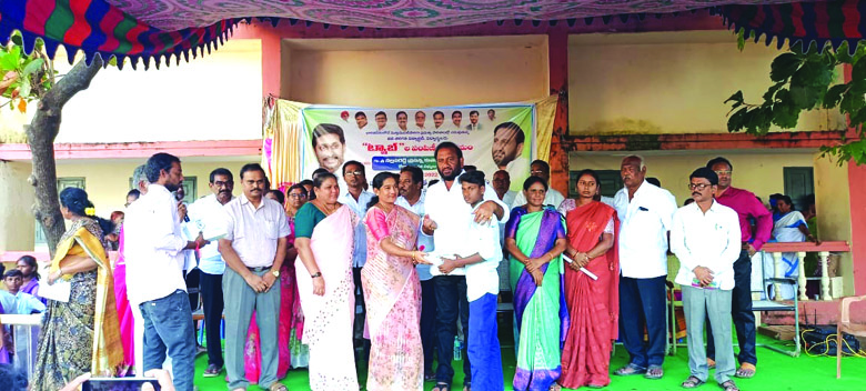 విద్యార్థులు ఉన్నత శిఖరాలను అధిరోహించాలి