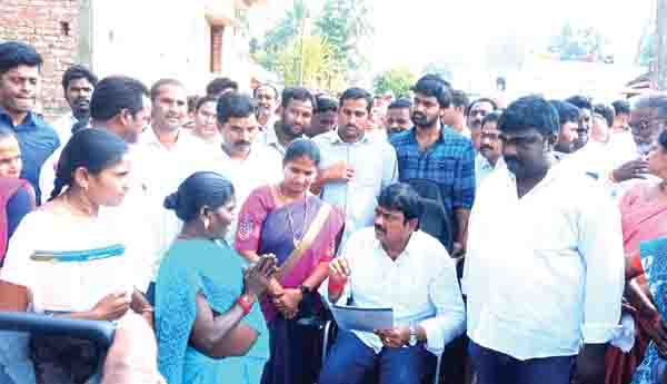 రాజకీయాలకు అతీతంగా పథకాలు