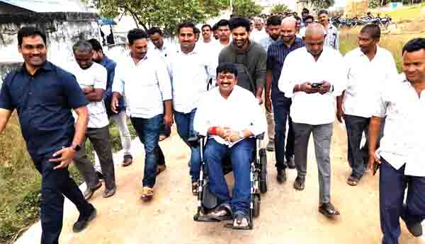 పార్టీలకు అతీతంగా పథకాలు