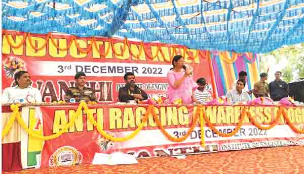 విద్యార్థులు ఉన్నత శిఖరాలకు ఎదగాలి