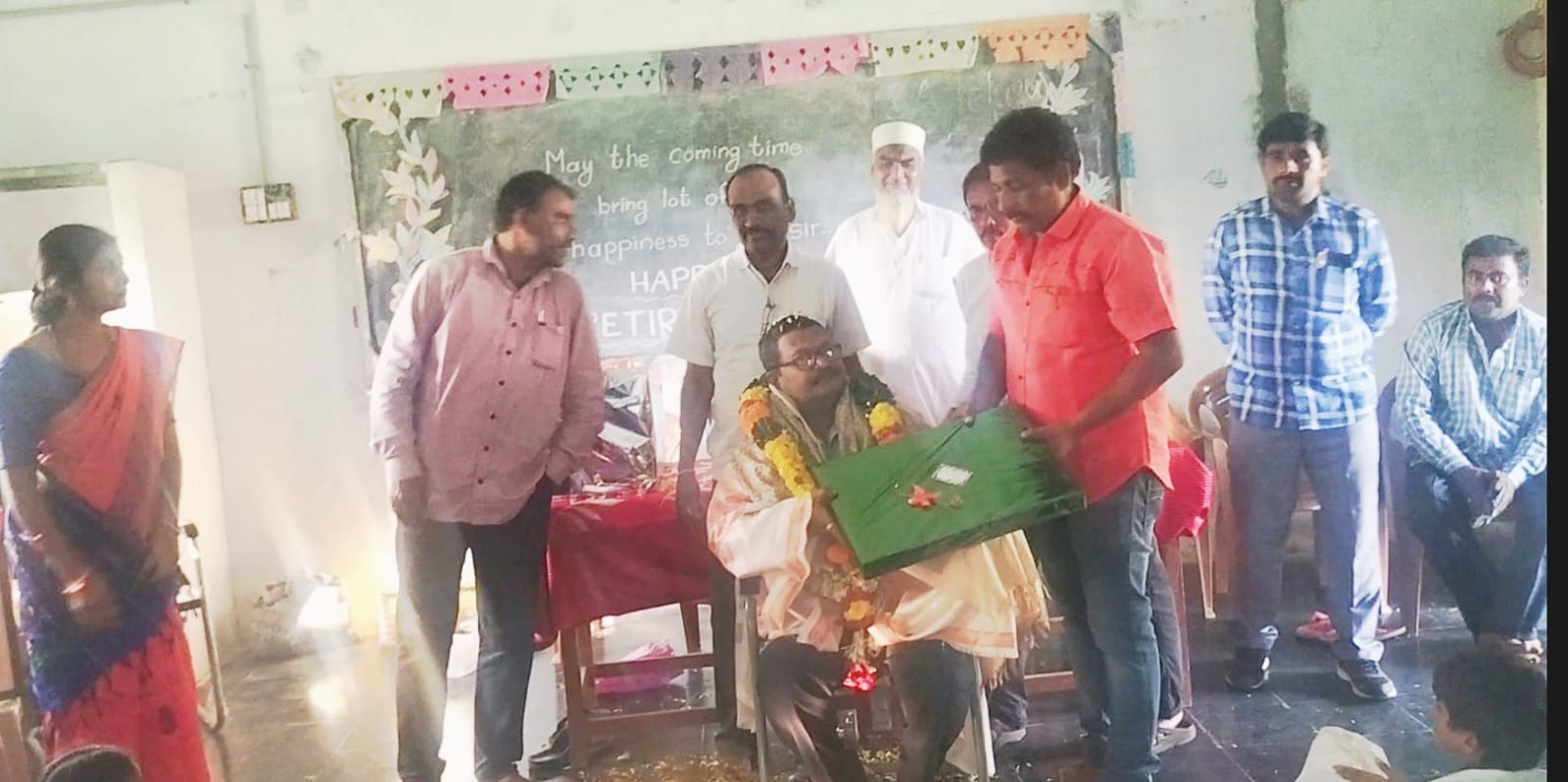 ప్రధానోపాధ్యాయునికి ఘన సన్మానం