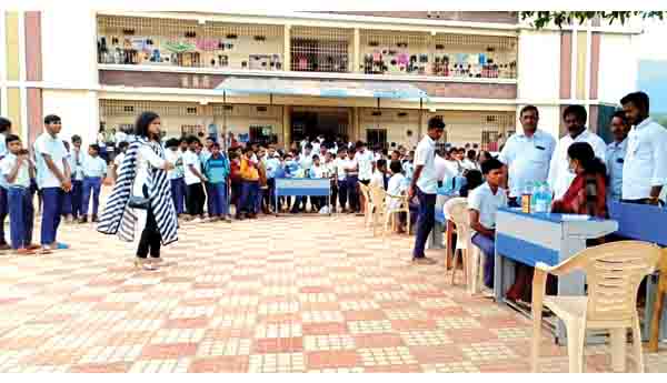 విద్యార్థులు, గర్భిణీలకు వైద్య పరీక్షలు