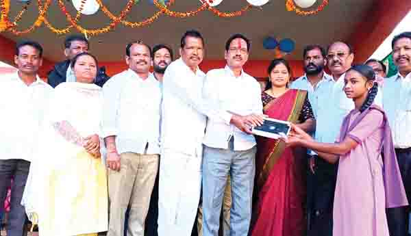 విద్యకు ప్రభుత్వం పెద్దపీట