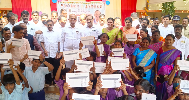 mla-ramachandrareddy-on-model-high-school